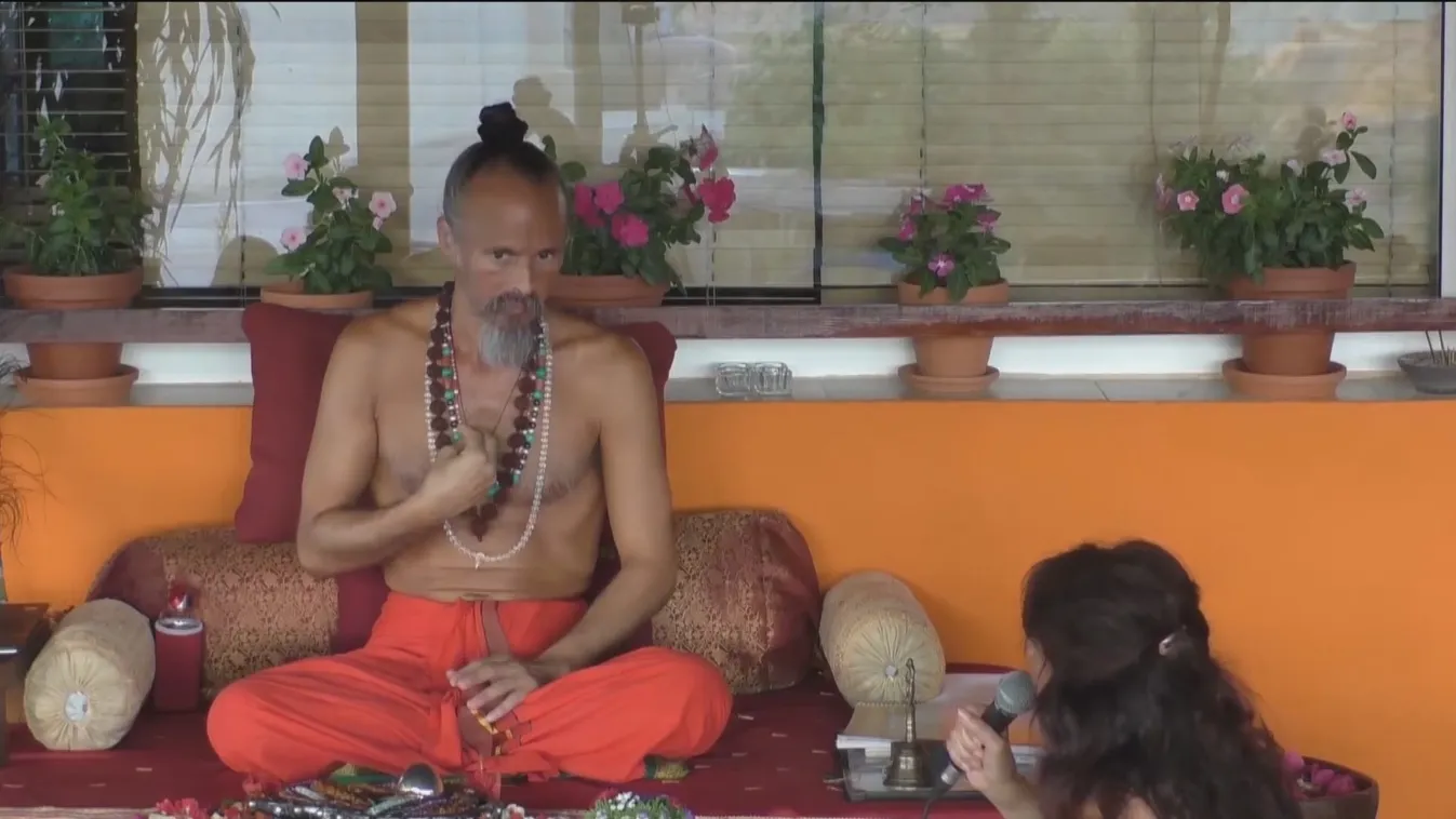 Higannyal itatta követőit egy jóga guru, letartóztatták