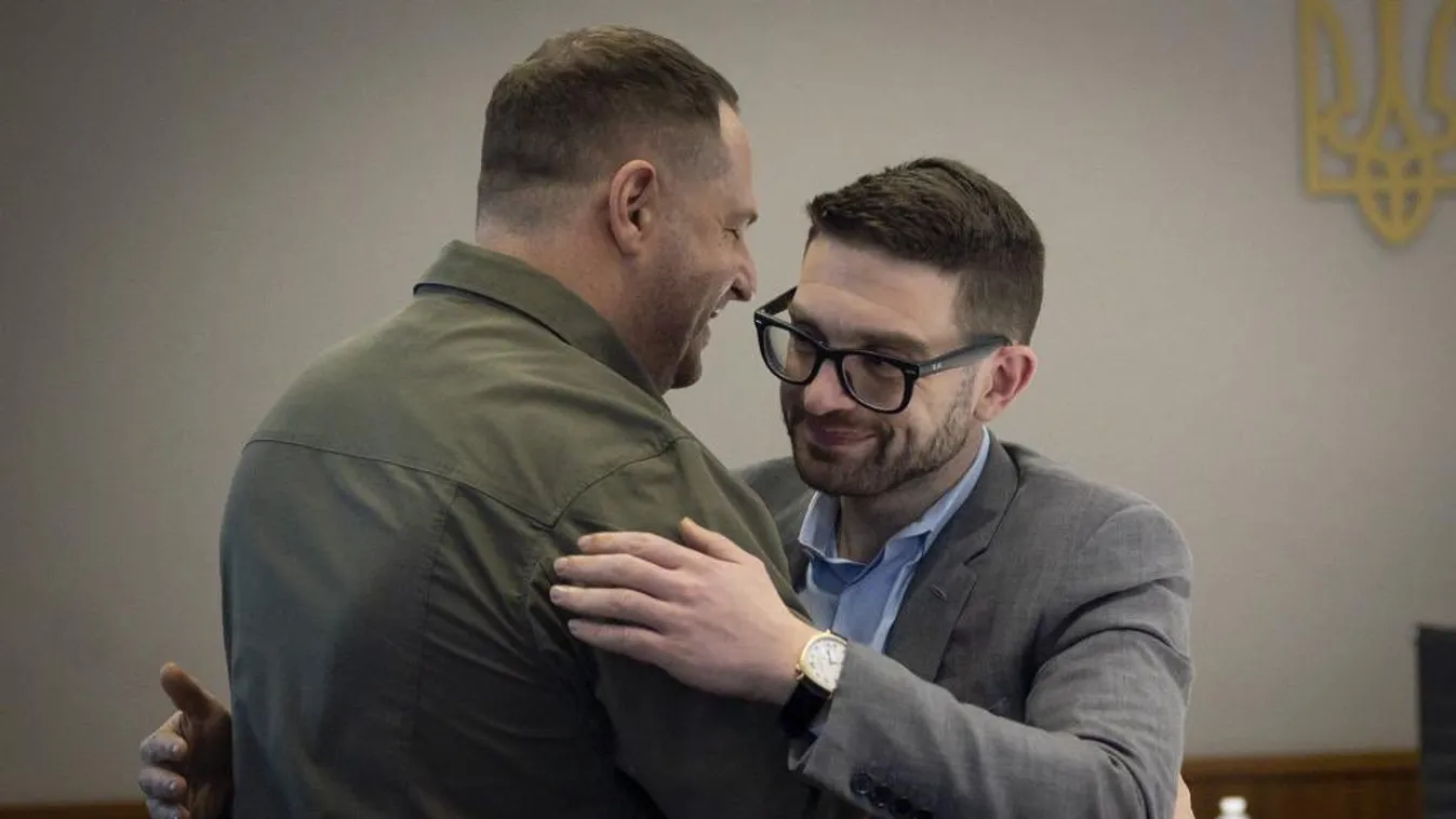 Soros fia parancsokat osztott Ukrajnában