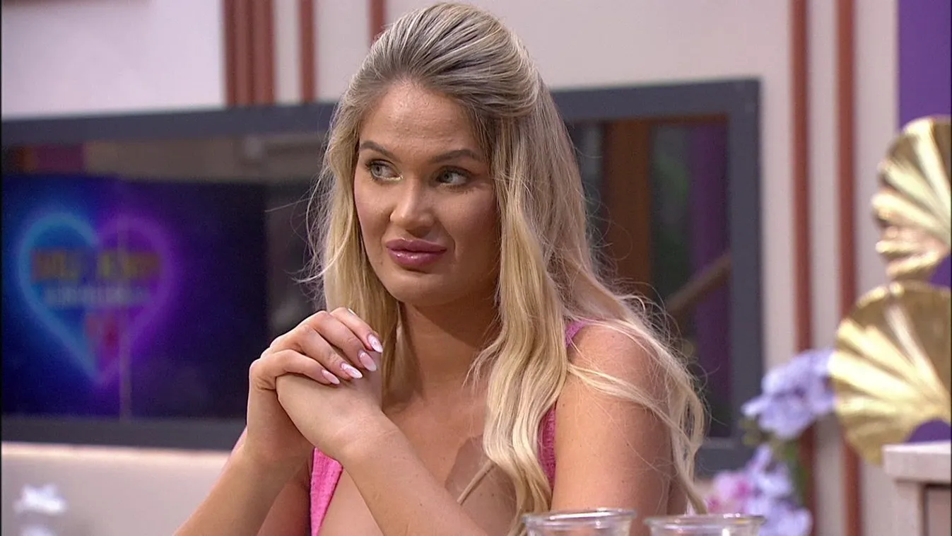 Pikáns fotó került elő a Power of Love egyik szereplőjéről