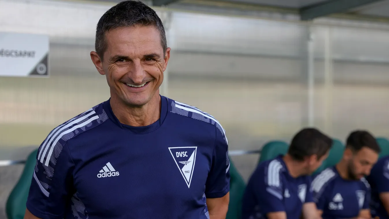 "Népszerű volt a lányok között" - Dombi Tibi 50 éves