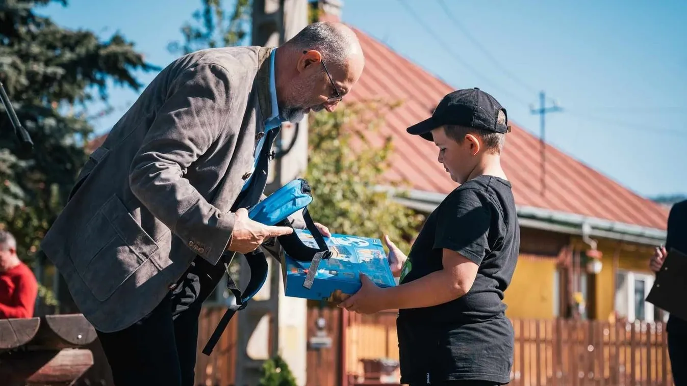 Ezt tette a 7 éves Pistike, hogy élhetőbb legyen az utca
