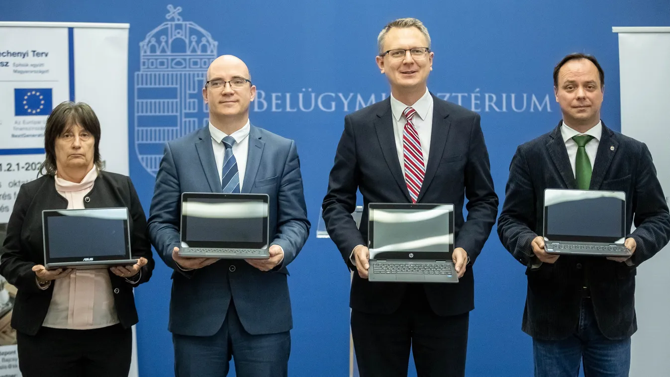 140 ezer notebookot osztanak ki a 7. és 10. osztályosoknak