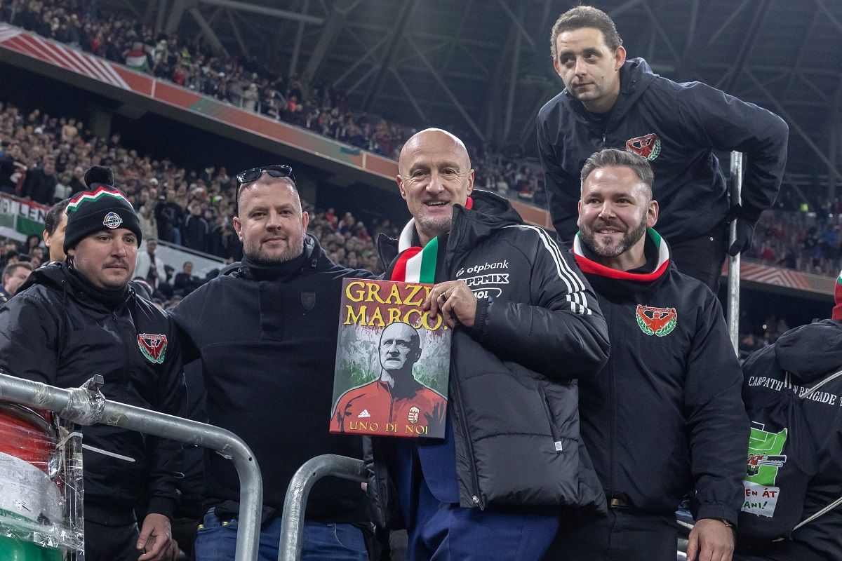 Marco Rossi (középen) a szurkolók kedvence lett a magyar válogatott élén