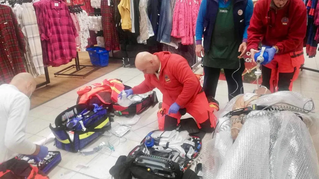 Drámai életmentés zajlott a debreceni Tescóban