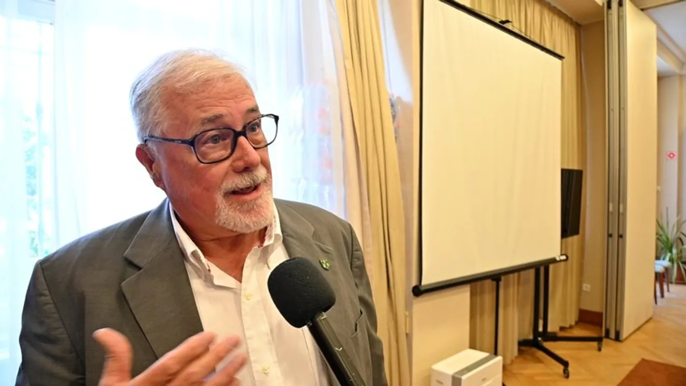 Elmenekült a kérdések elől Karácsony táskás embere