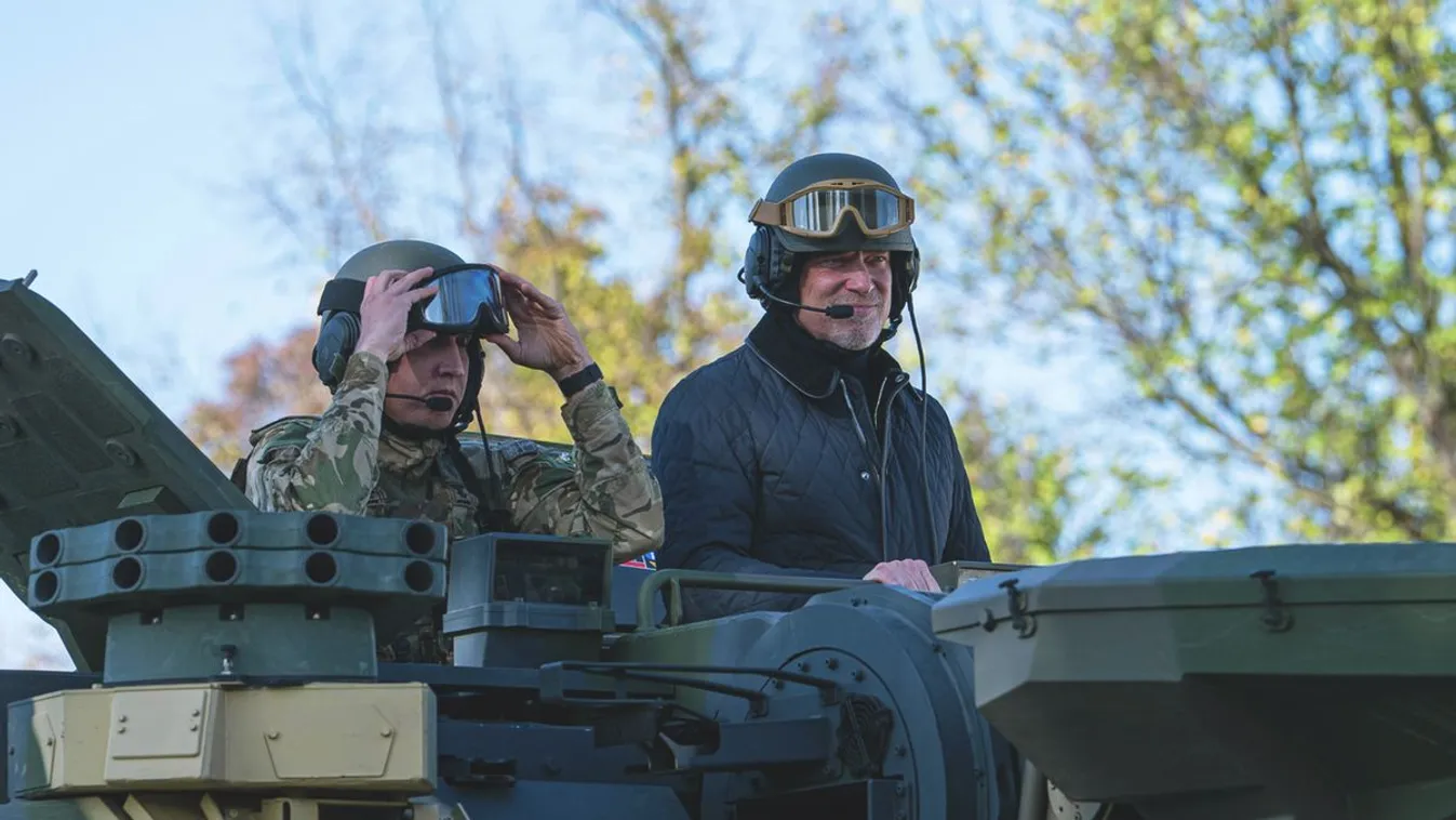 A honvédelmi miniszter szerint Csipkerózsika-álmokba ringatta magát Európa