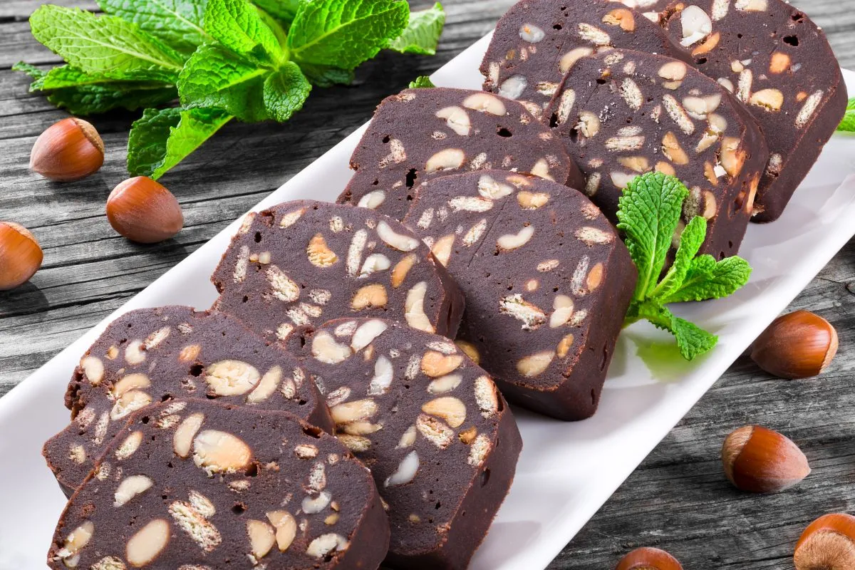 No,Bake,Hazelnuts,Peanuts,Chocolate,Cookies,On,A,Square,Dish