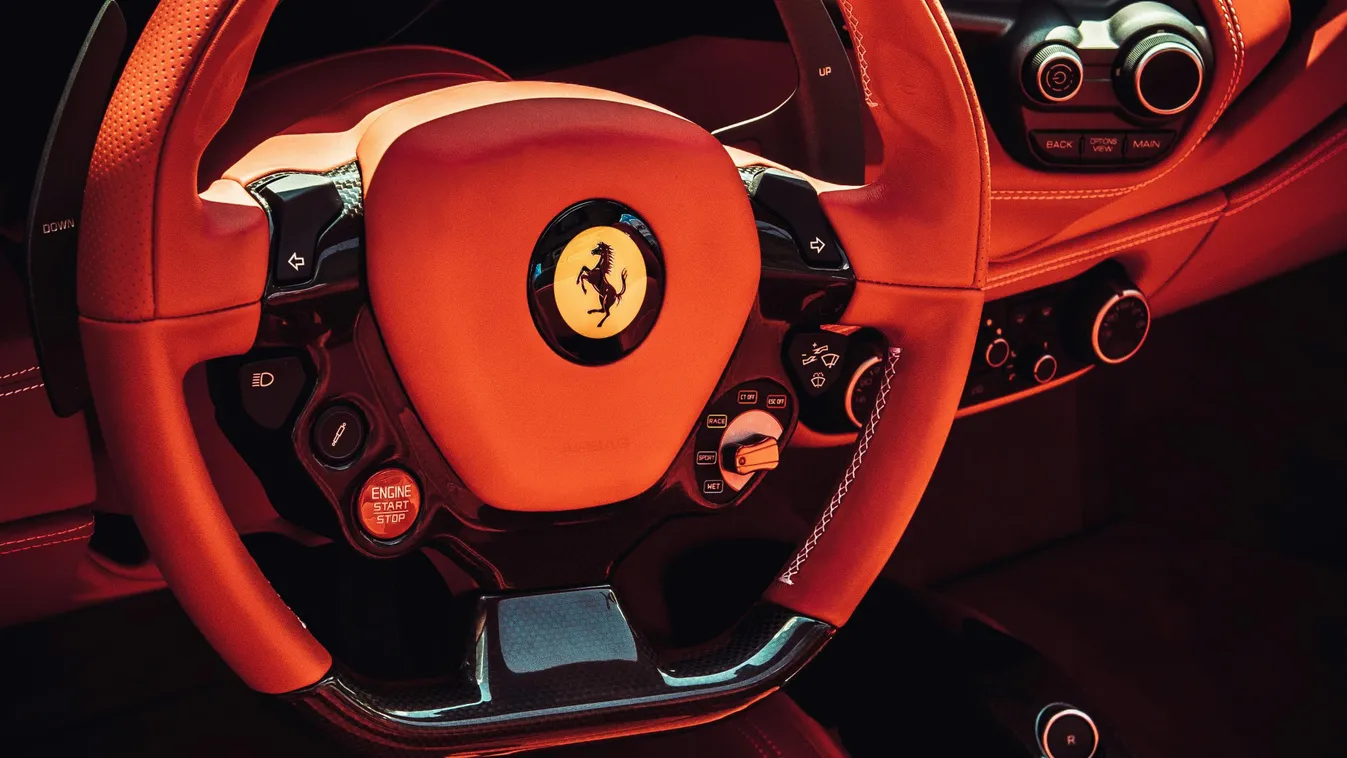 Csupán 20 példányban gyártott Ferrarit fogott a NAV