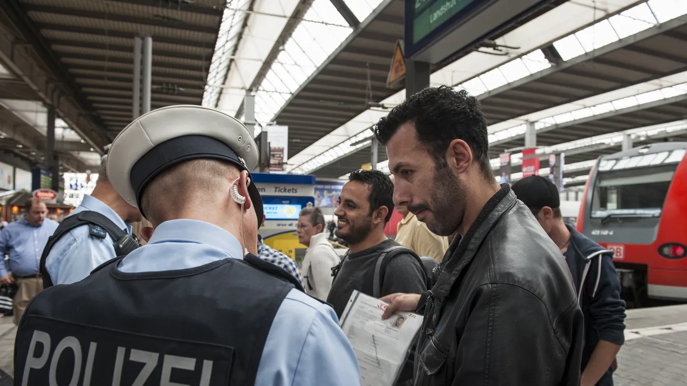 280 ezer migránst kellene kitoloncolnia Németországnak