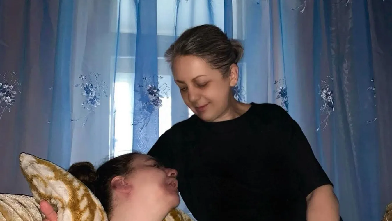 Katalin 32 éve ápolja lányát, és folyton a holnaptól retteg