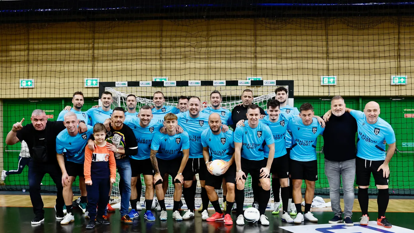 Sztárfoci: telt ház előtt lépett pályára Curtis és Marics Peti