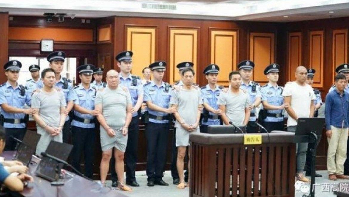 A kínai bérgyilkosok a bíróságon
