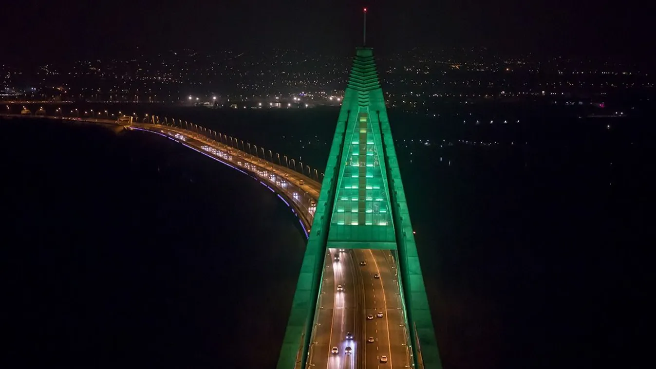 Lesd meg a gigantikus karácsonyfává változott Megyeri hidat