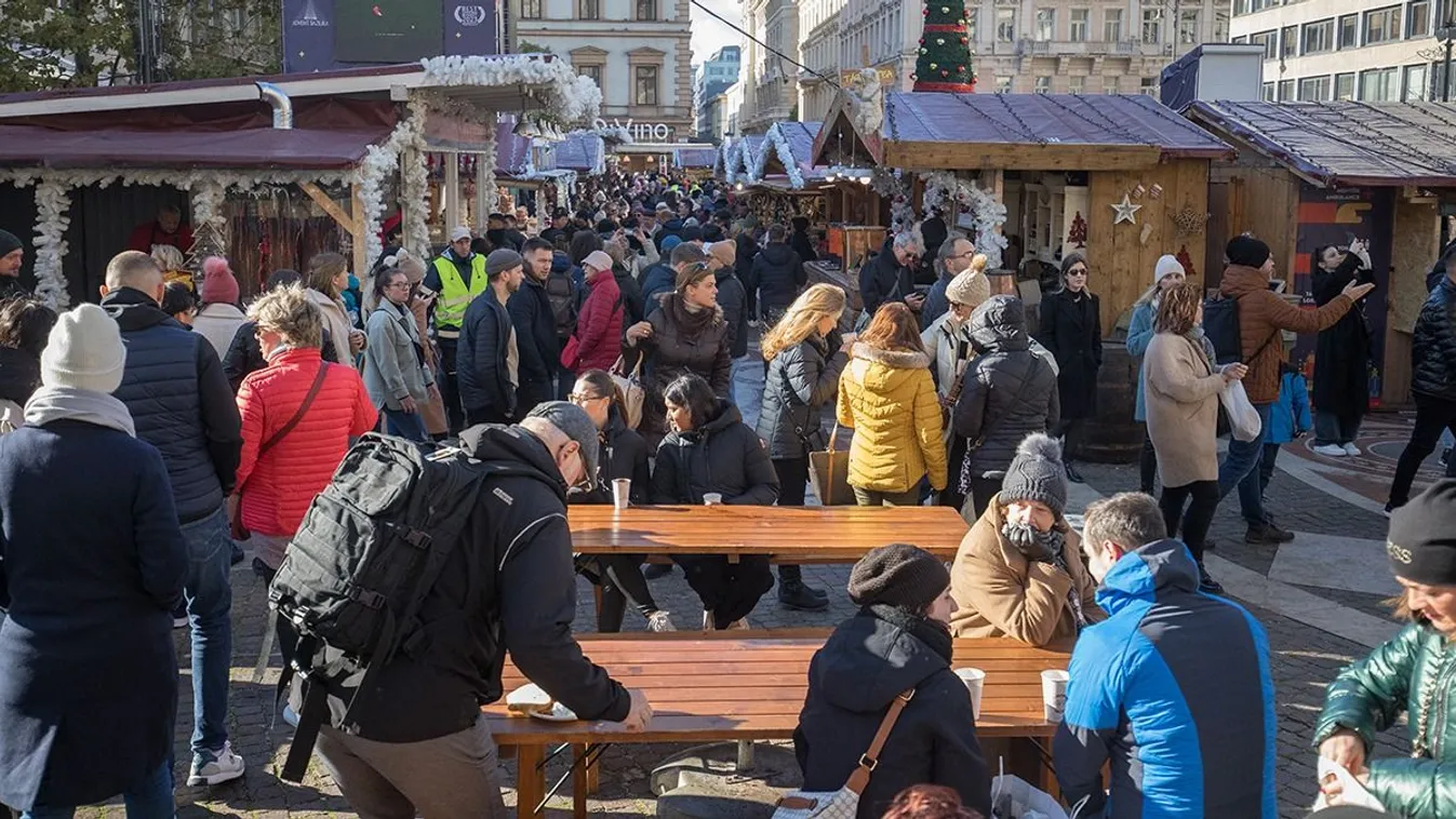 Elözönlik a hazai karácsonyi vásárokat a külföldi turisták