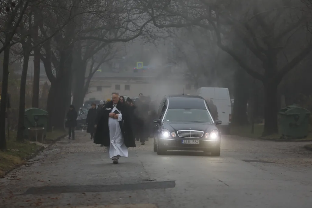 Galambos Erzsi temetés