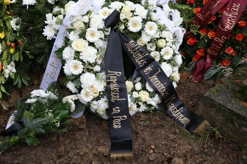 Galambos Erzsi temetés