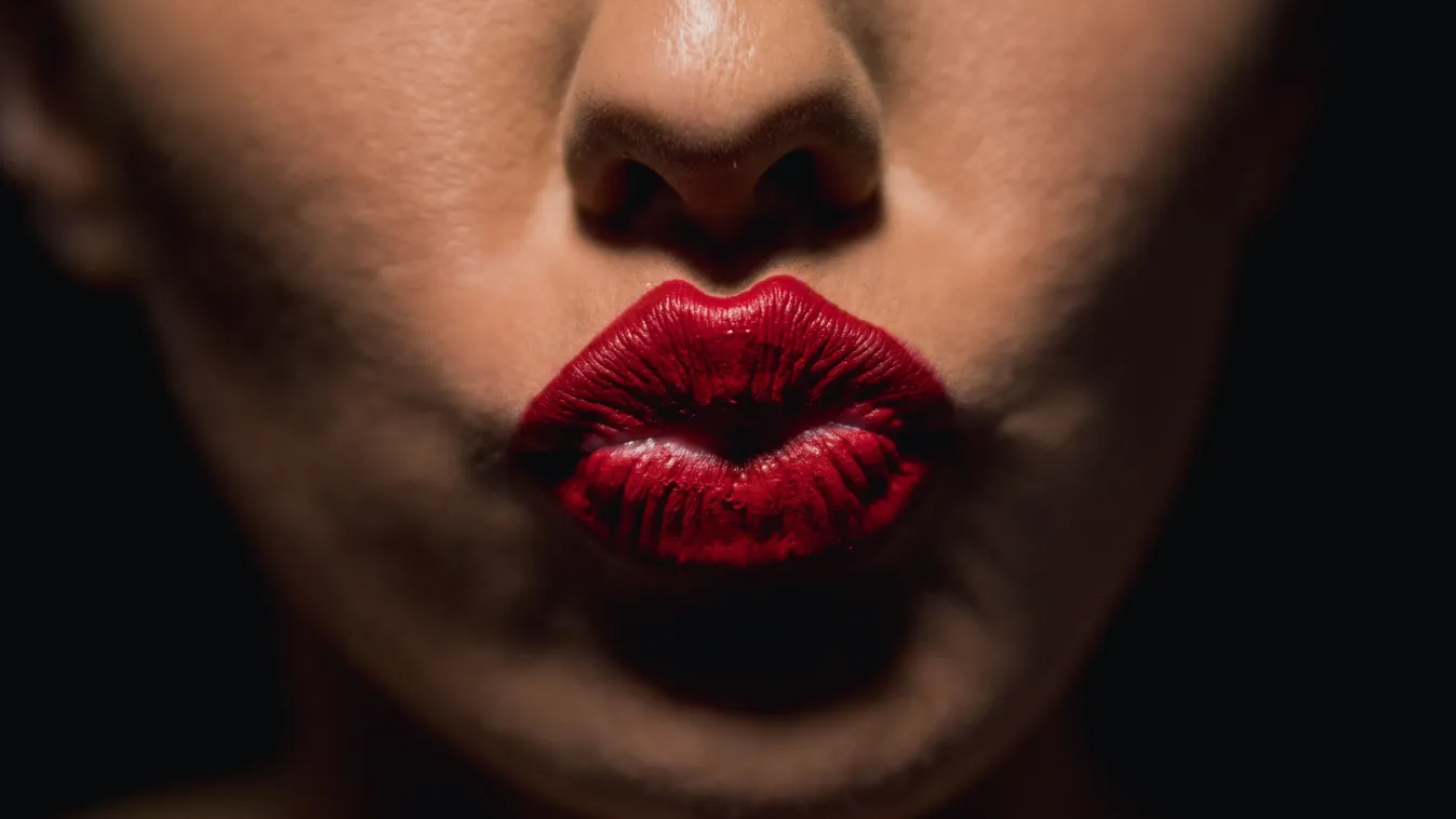 A világ legnagyobb szájú modellje újra tölteti az ajkait