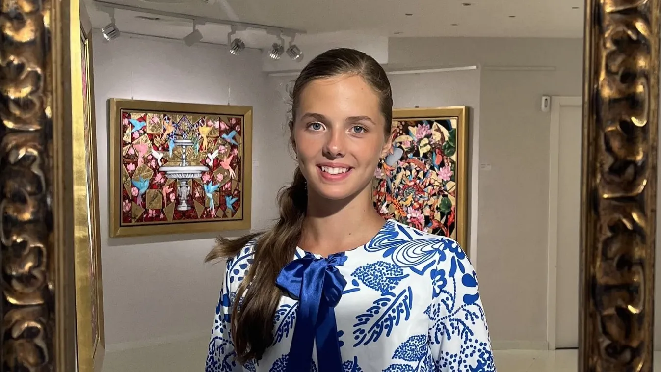 Hihetetlen évet zárt a 13 éves, magyar festőzseni, Karolina