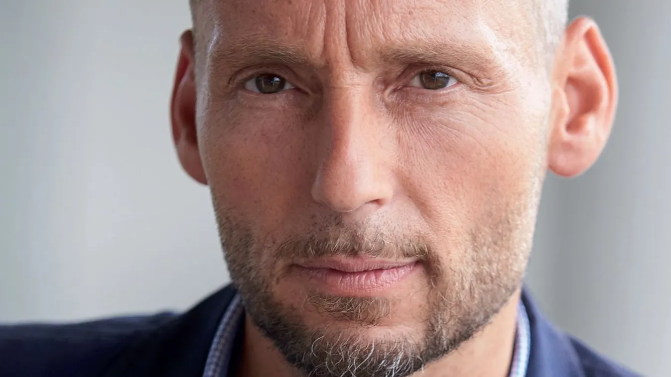 "Valami elemi erő hajtotta a kezem és a lelkem"