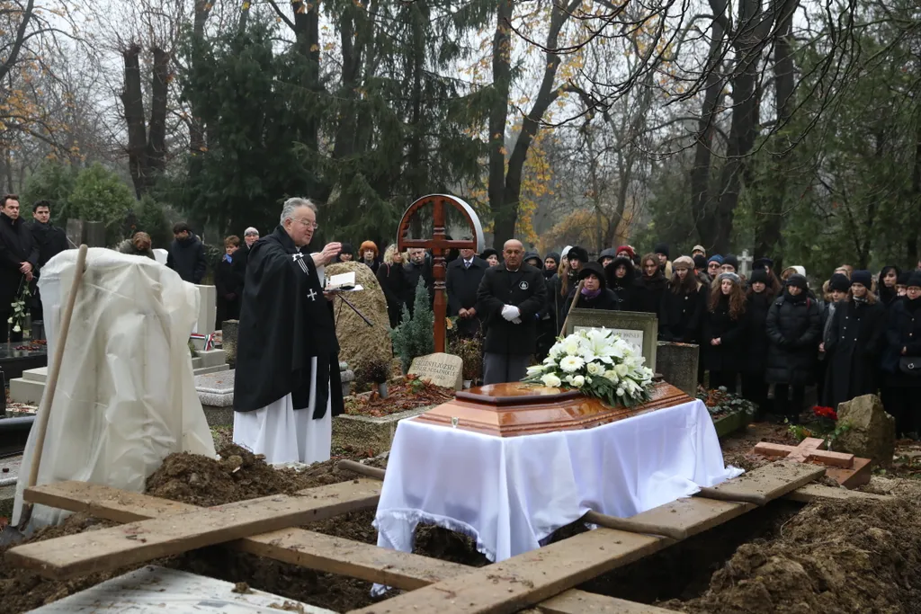 Galambos Erzsi temetés