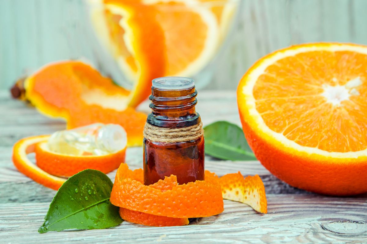 Bottle,Of,Orange,Essential,Oil,For,Aromatherapy,(extract,,Tincture,,Decoction,