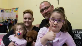  "Nekünk az a legnagyobb ajándék, hogy itthon lehetünk együtt mindannyian" – a csontrákos Hannácska végre családjával töltheti az ünnepeket