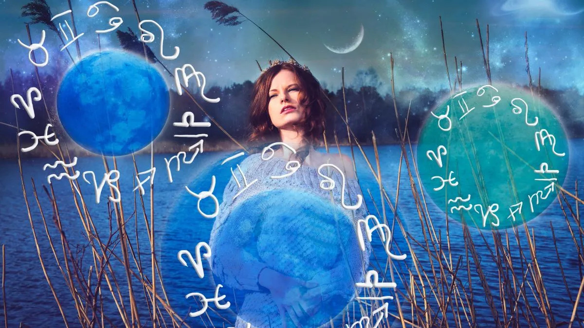 Woman,Astrologer,And,Signs,Of,Destiny,,Zodiac,Signs,And,Moon