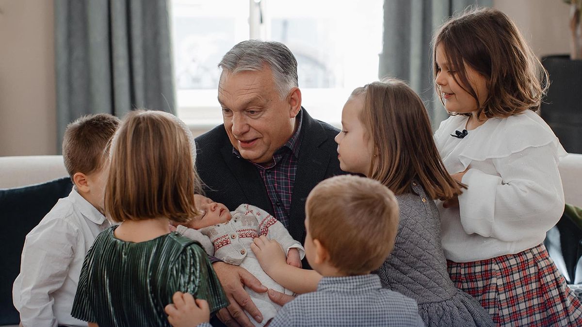 Ledobta a cukiságbombát Orbán Viktor: legkisebb unokájával a karjában kapták lencsevégre