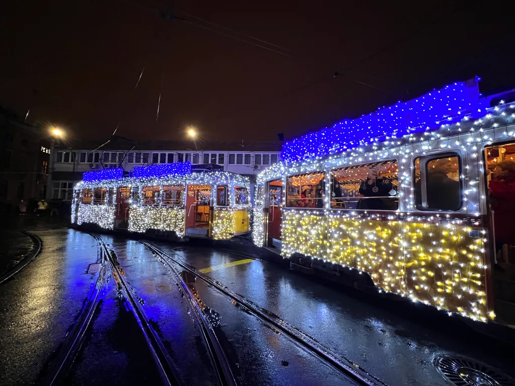 fényvillamos, adventi villamos, busz, ünnep, advent