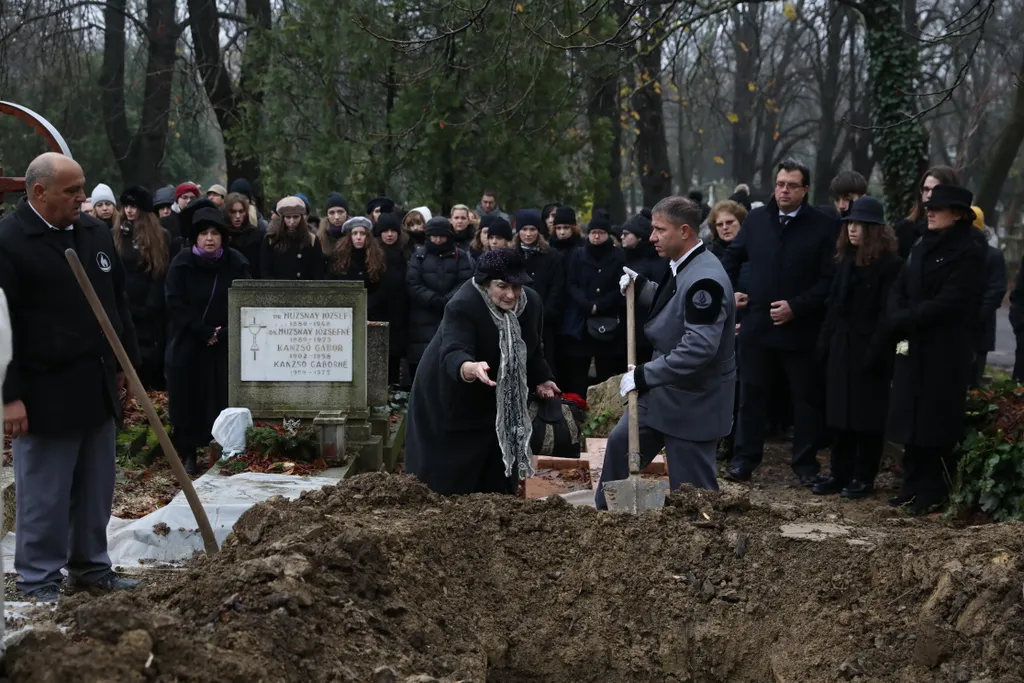 Galambos Erzsi temetés