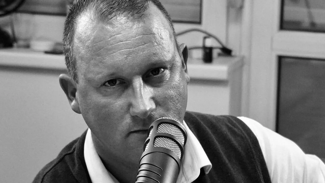 Alekosz már január 1-én beülne a Rádió1-be