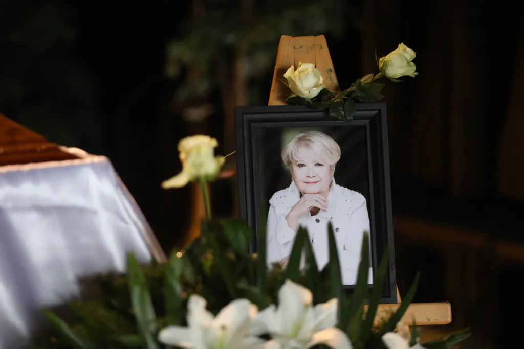 Galambos Erzsi temetés