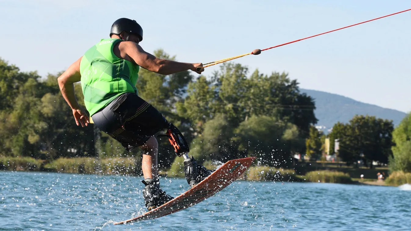 Újra sportol a 40 métert zuhanó, amputált lábú siklóernyős