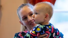 „Így teljes életet élhet a kislányunk" – Az újszülöttkori SMA-szűrés mentette meg a 7 hónapos Sári életét