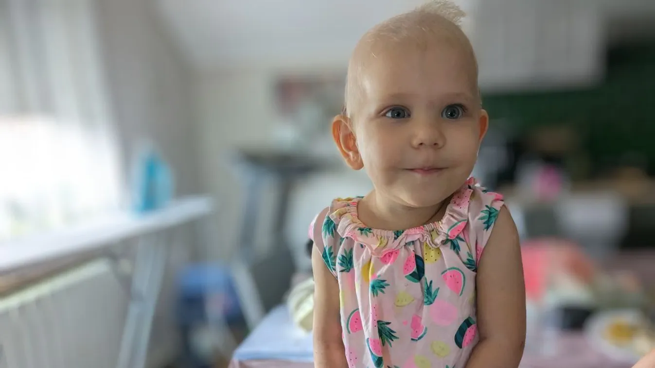 Négy órán keresztül műtötték másfél éves Helénát