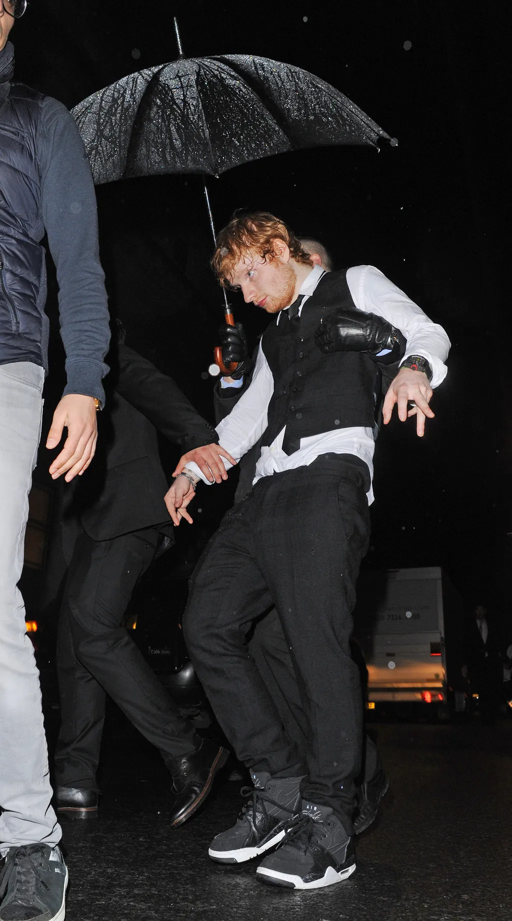 ED SHEERAN MAKES A VERY DRUNK EXIT FROM WARNER MUSIC BRIT AWARDS PARTY