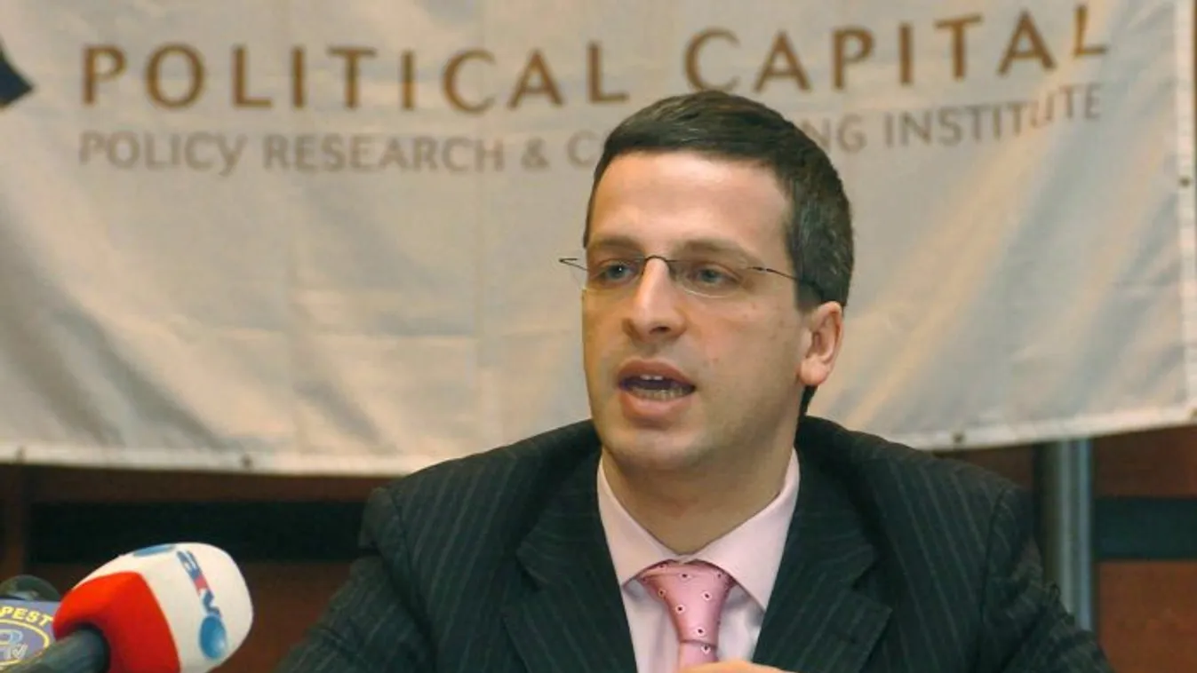 Különös tanácsokat kapott balról a titkosszolgálat