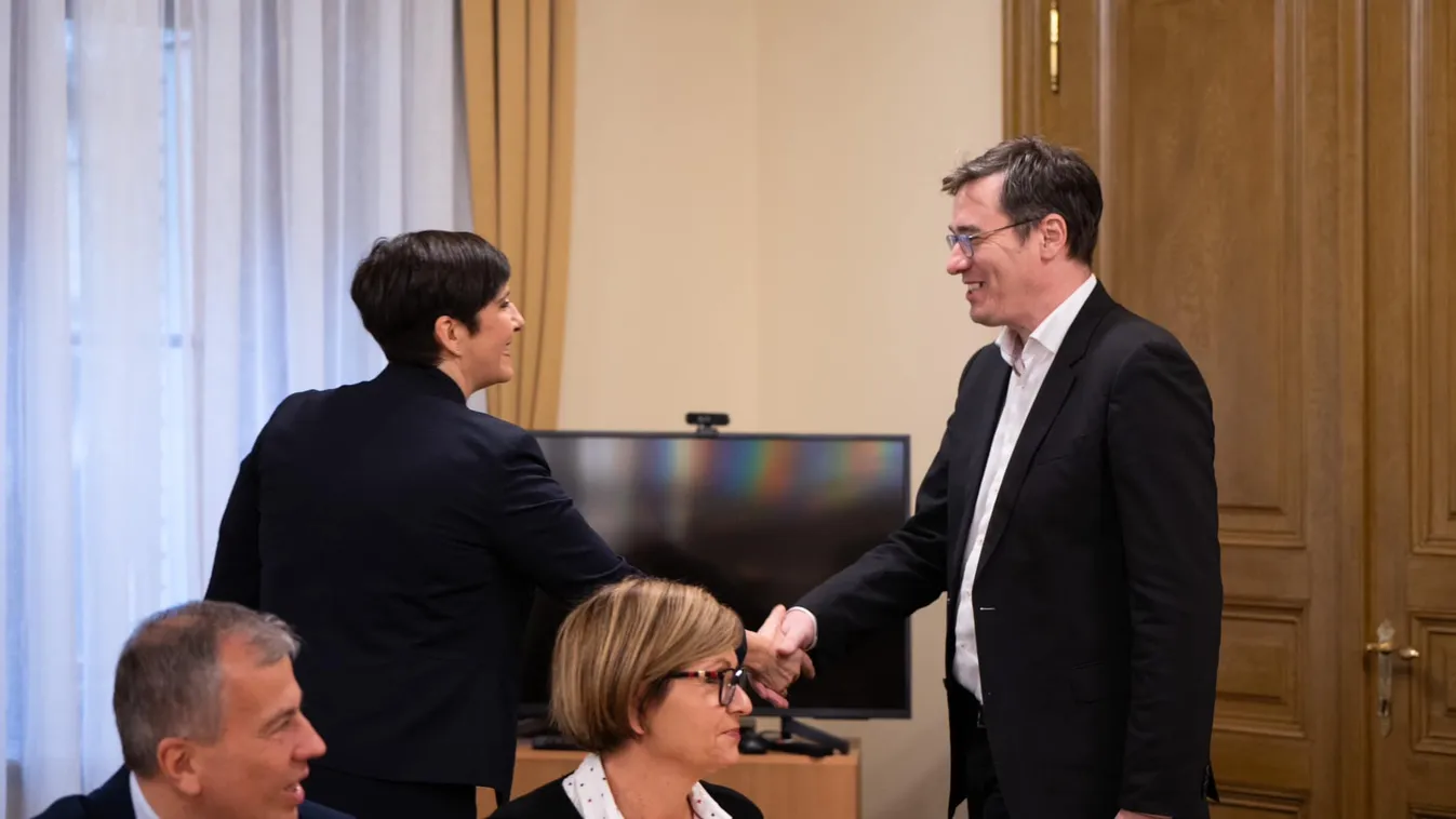 Dobrev magához rendelte Karácsonyt
