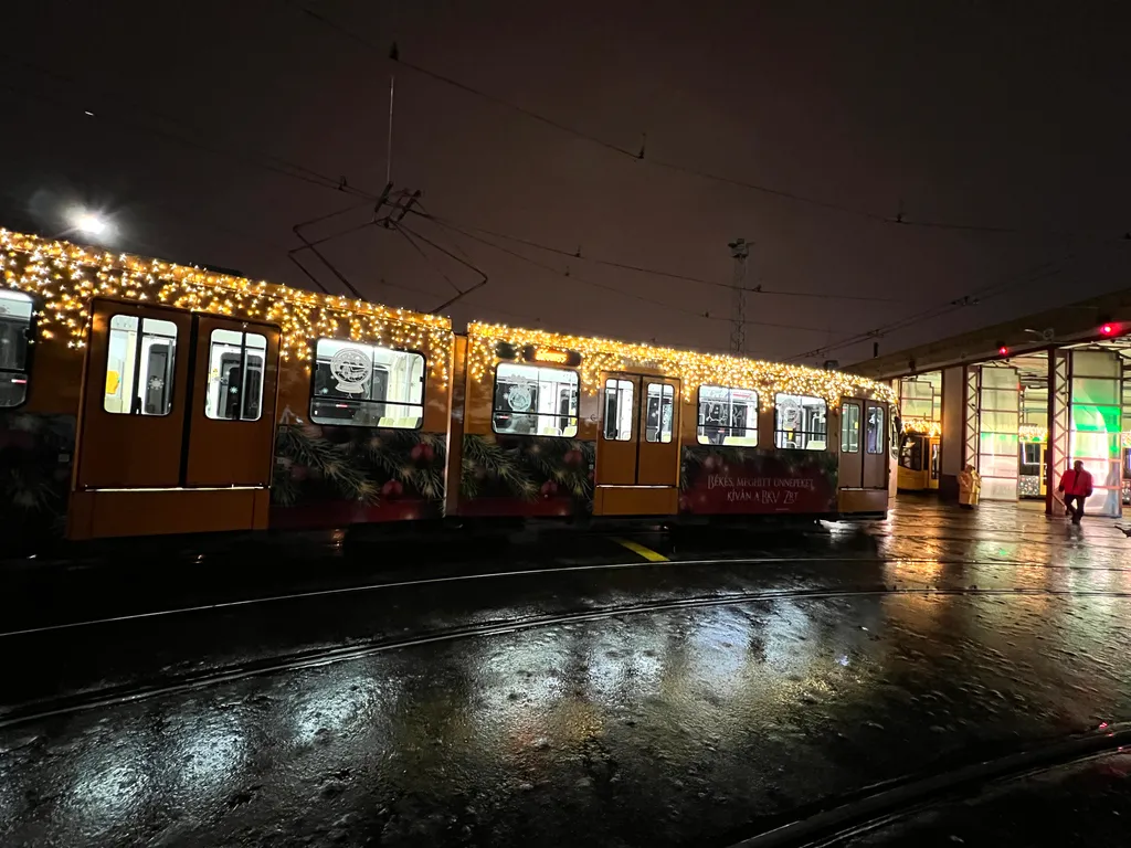 fényvillamos, adventi villamos, busz, ünnep, advent