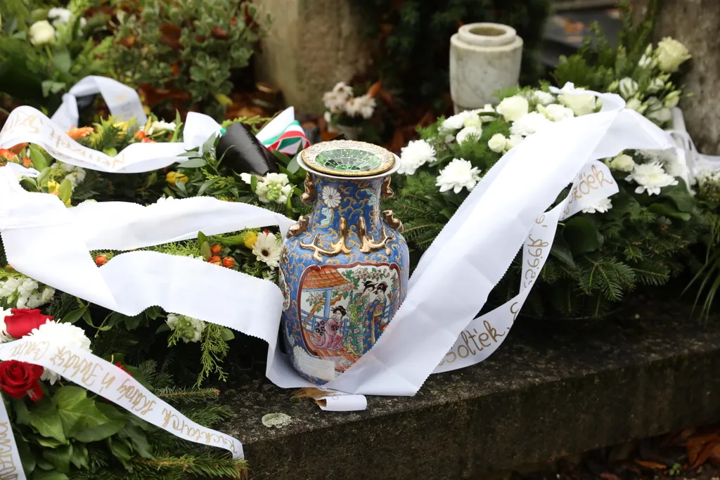 Galambos Erzsi temetés