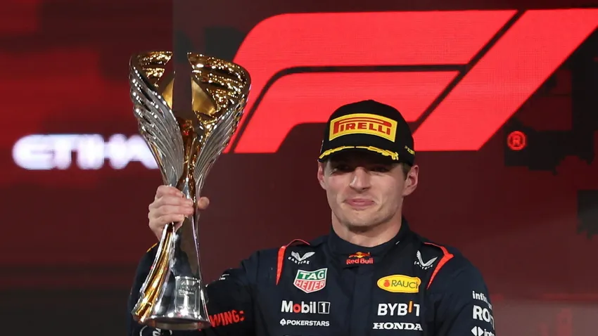 Verstappen havi 2 milliárdot keres