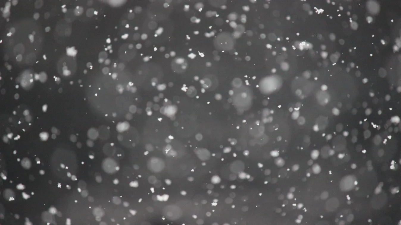 Havazással érkezik meg a Télapó, mutatjuk hol eshet a hó