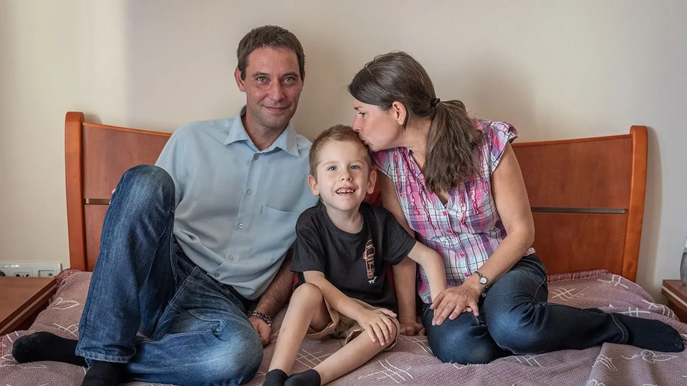 Rengetegen örülnek együtt SMA Tomika családjával,