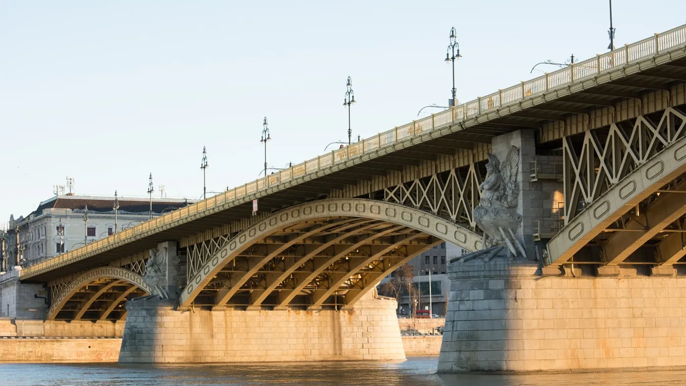 Újabb részletek a Margit hídnak ütköző teherhajóról