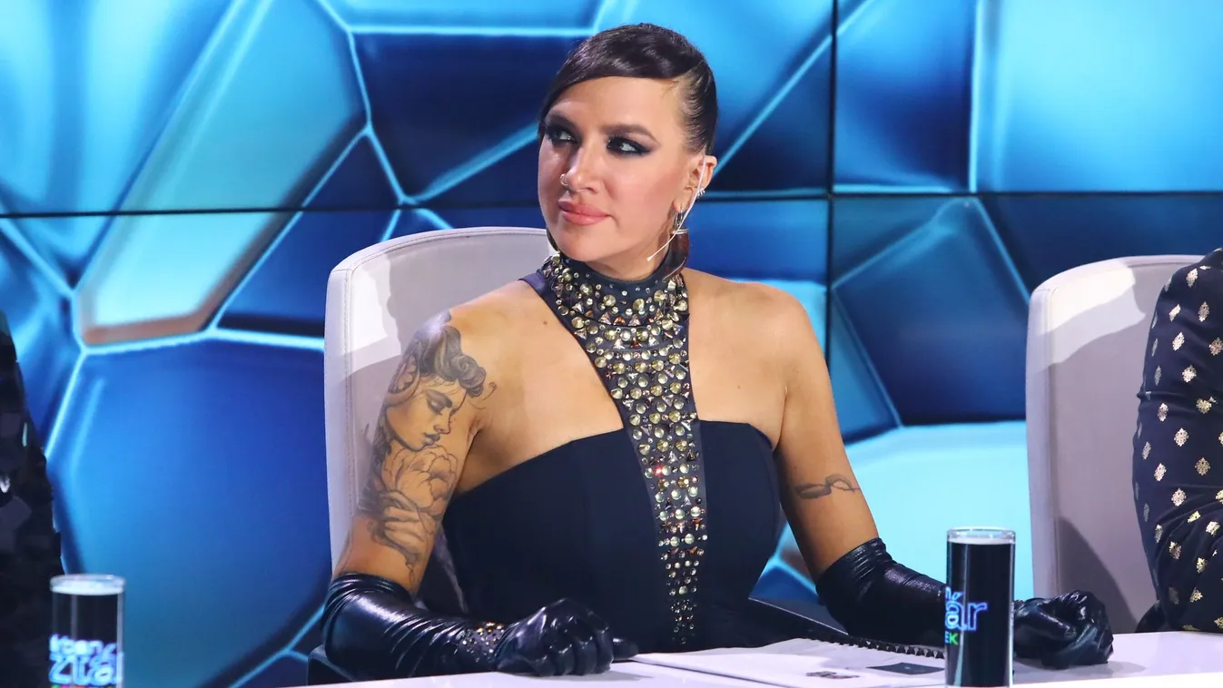 Tóth Gabi a végzet istennőjének öltözött