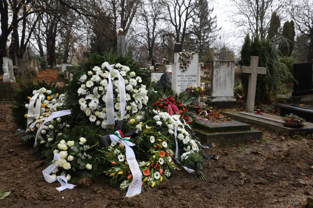 Galambos Erzsi temetés