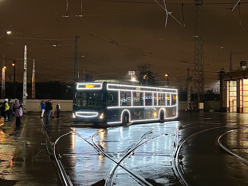 fényvillamos, adventi villamos, busz, ünnep, advent