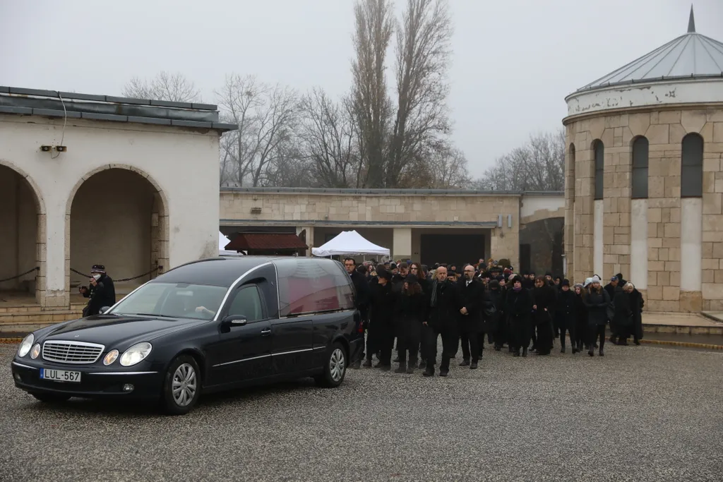 Galambos Erzsi temetés