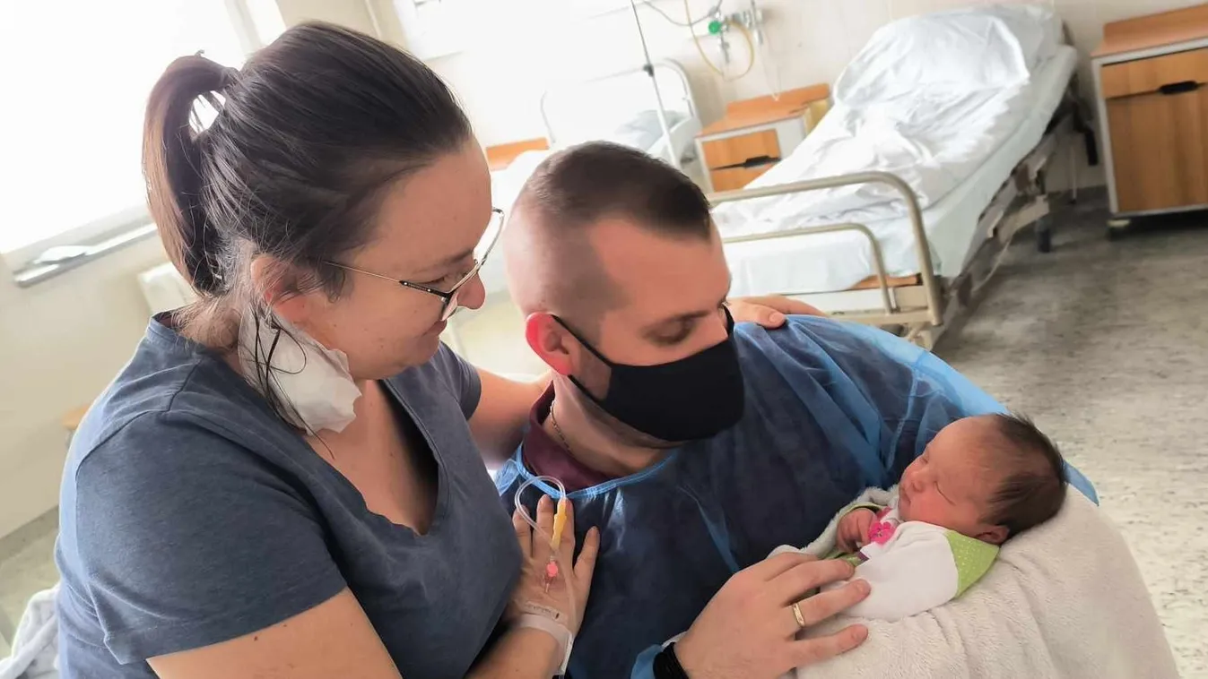 Túl van az életveszély Kitti, végre karjába vehette babáját