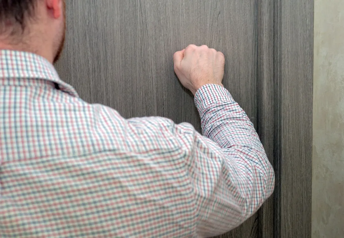 A szociális munkások14 nappal az apa halála után találtak rá a gyermek és a férfi holttestére / Illusztráció: